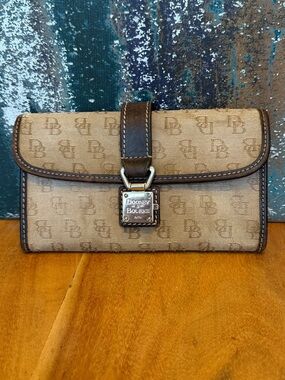 Dooney & Bourke Vintage Classic Monogram Canvas/Leather Wallet Brown/Tan Clutch